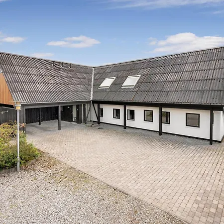 Semesterbostad 9 Amazing Sommerhouse